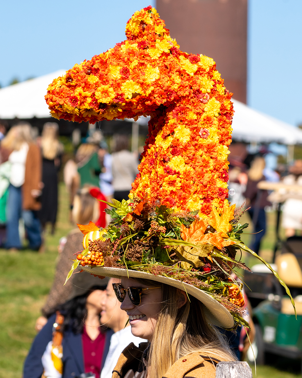 Participant at the International Gold Cup hat contest
